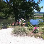 Manoir De Montflambert Bed & Breakfast 3*