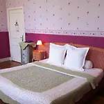 Bed & Breakfast Manoir De Montflambert 3*