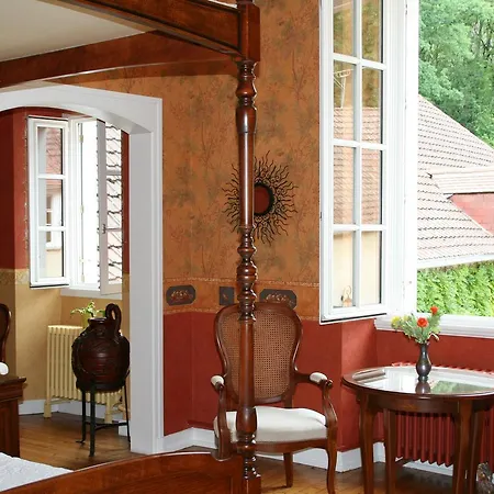 Manoir De Montflambert